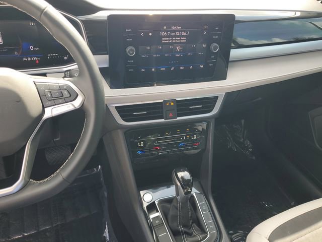 Used 2025 Volkswagen Taos SE w/ Panoramic Sunroof Package image 22