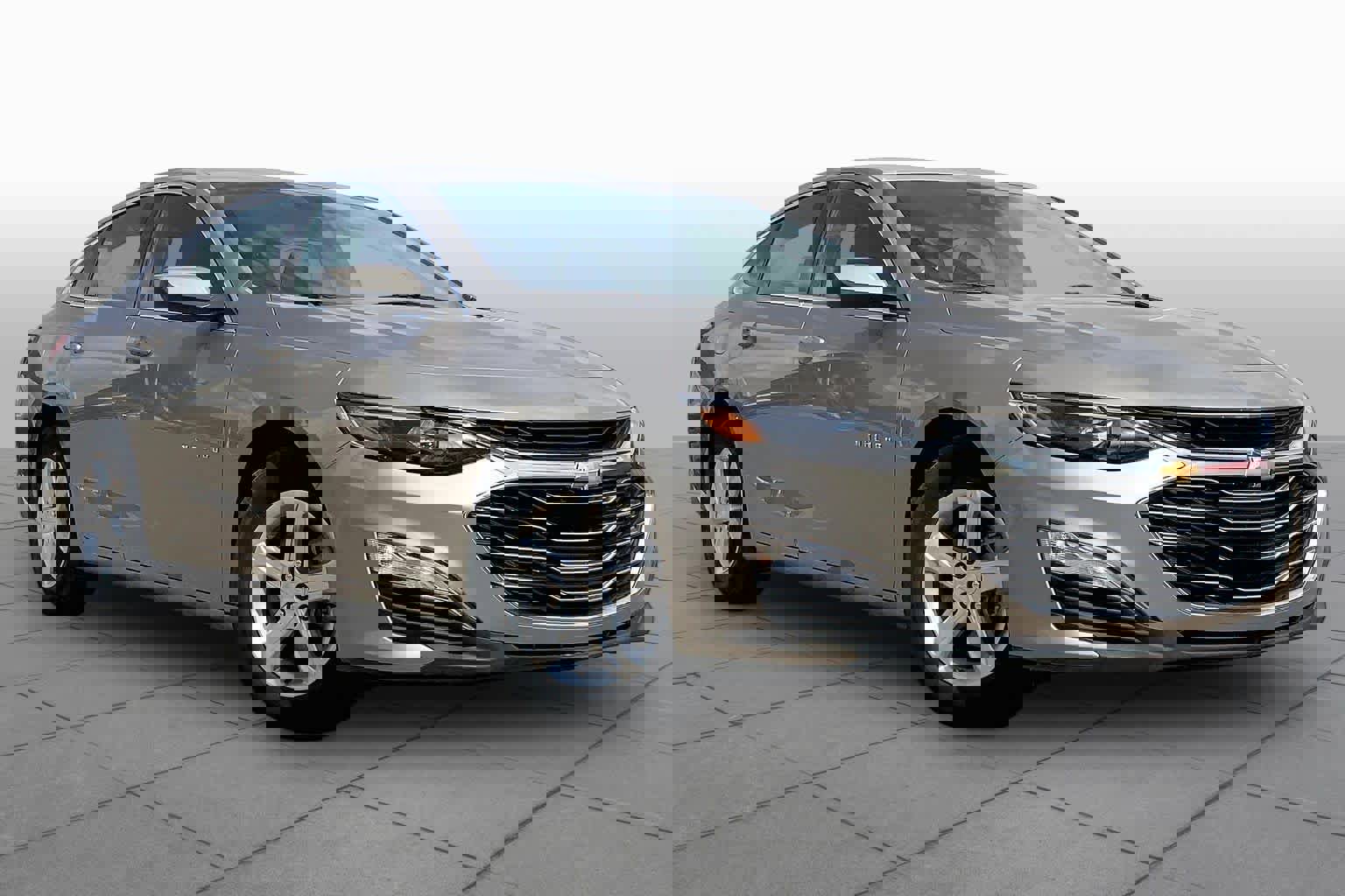 Used 2025 Chevrolet Malibu LS FWD image 3