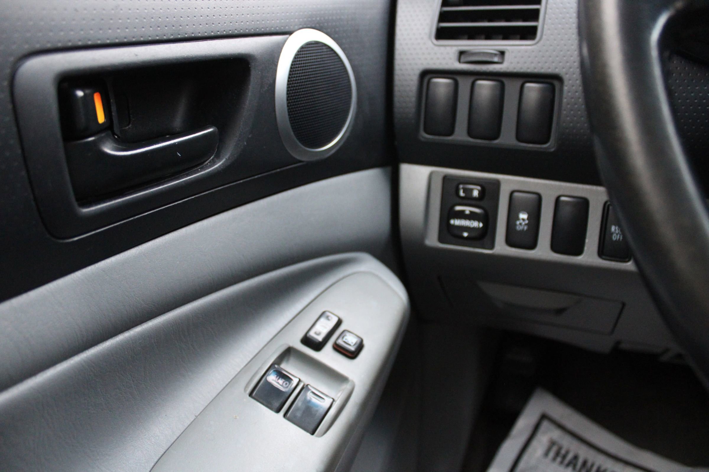 Used 2011 Toyota Tacoma 4x4 Access Cab w/ SR5 Pkg #2 image 16