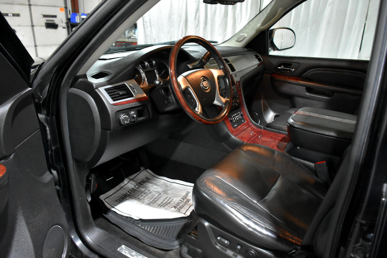 Used 2010 Cadillac Escalade ESV Premium image 11