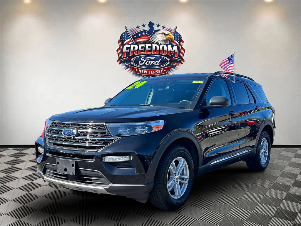 Used 2024 Ford Explorer XLT w/ Equipment Group 202A AWD/4WD image 2
