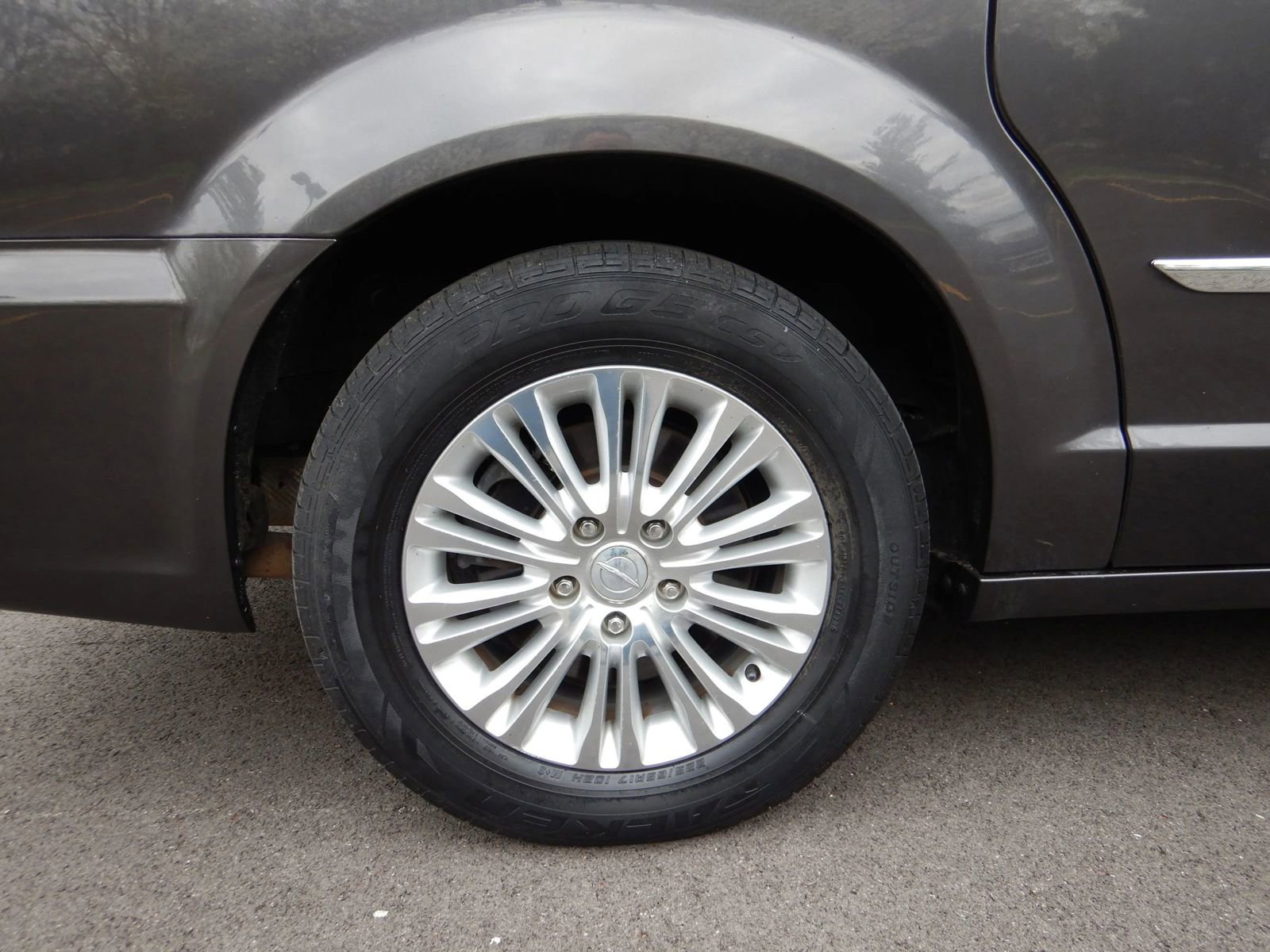 Used 2016 Chrysler Town & Country Limited FWD image 30