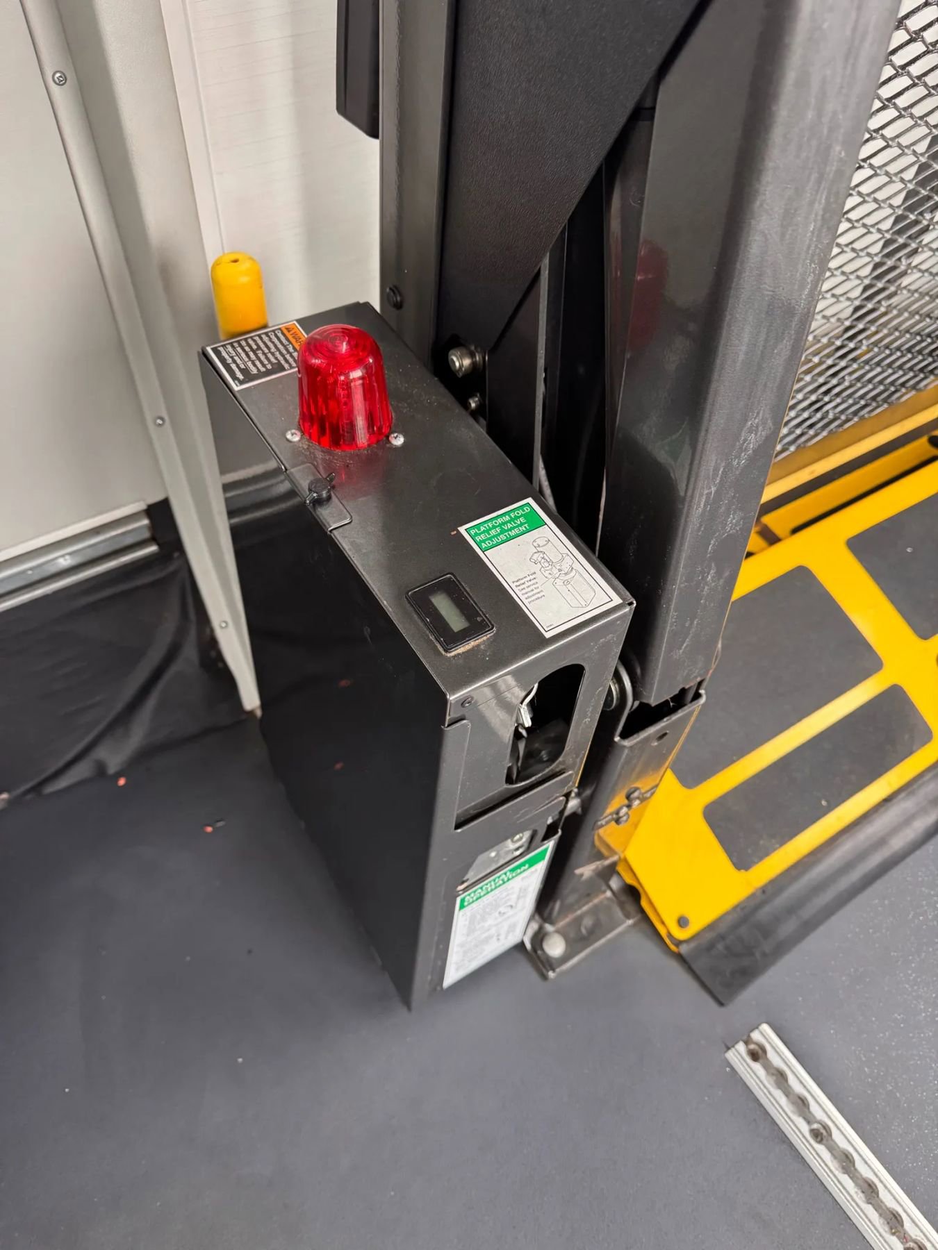 Used 2015 Ford E-450 and Econoline 450 Super Duty w/ Shuttle Bus Prep Package image 30