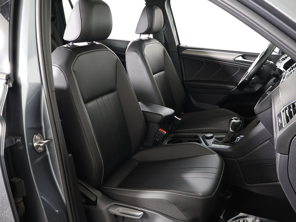 Certified 2023 Volkswagen Tiguan SE R-Line AWD/4WD image 33