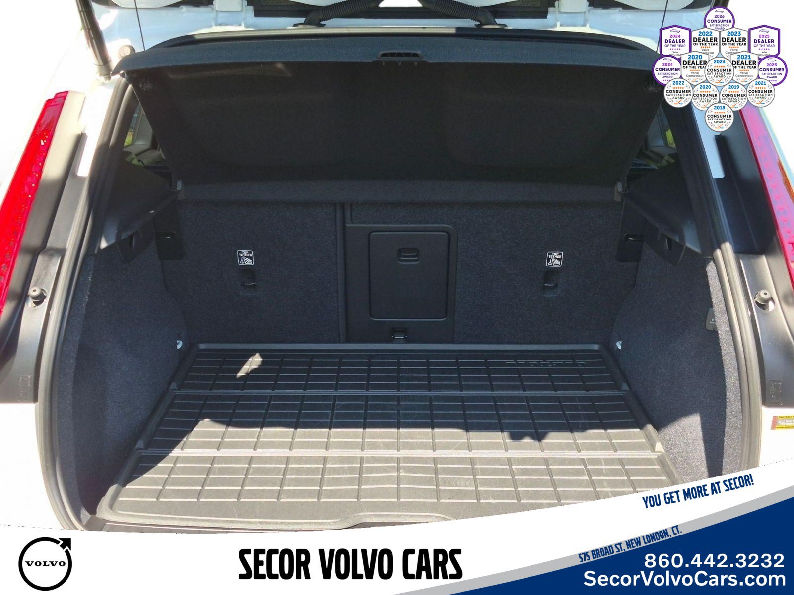 Certified 2023 Volvo XC40 B5 Plus w/ Protection Package Premier AWD/4WD image 7