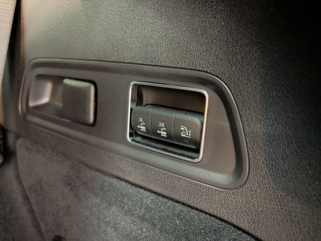 Used 2025 Mercedes-Benz GLS 580 4MATIC image 33