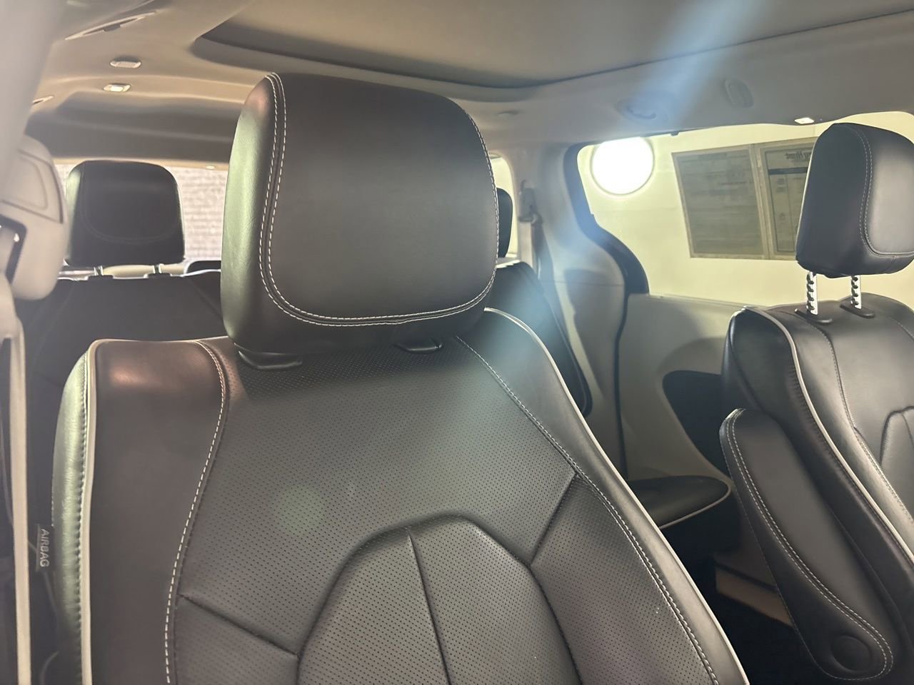 Used 2023 Chrysler Pacifica Limited image 34