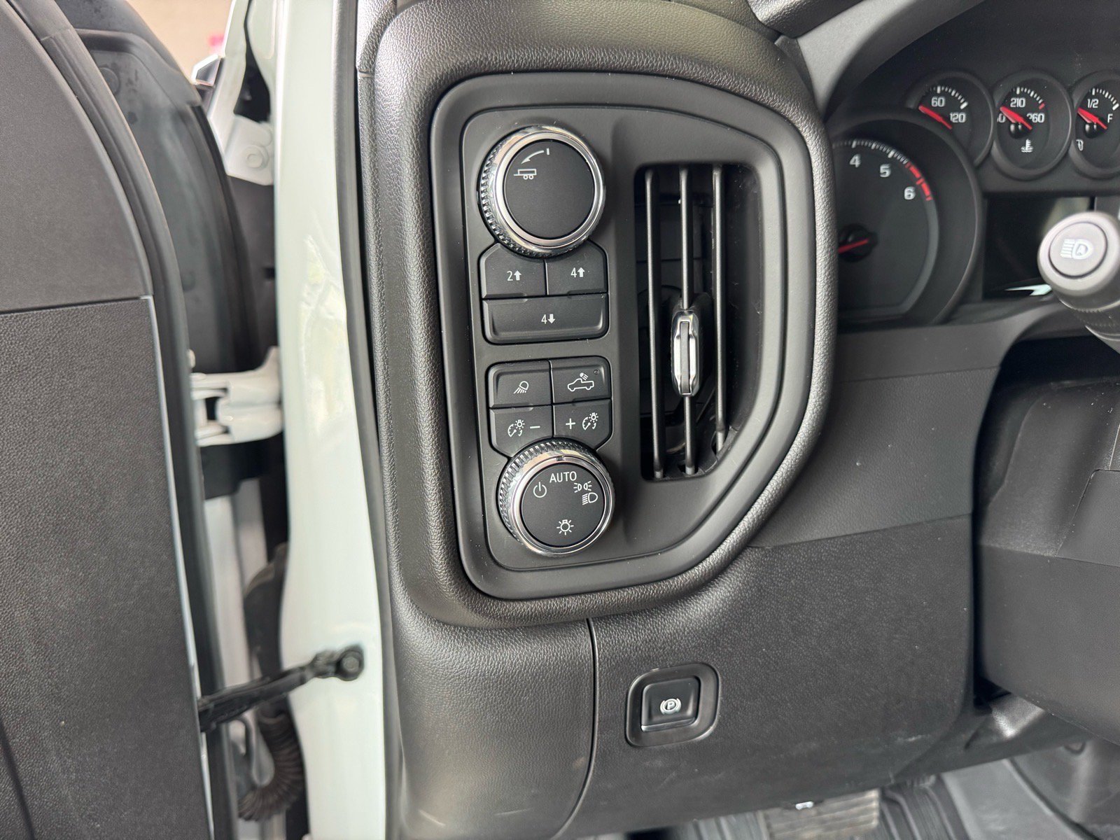 Used 2025 GMC Sierra 2500 Pro w/ Convenience Package AWD/4WD image 17