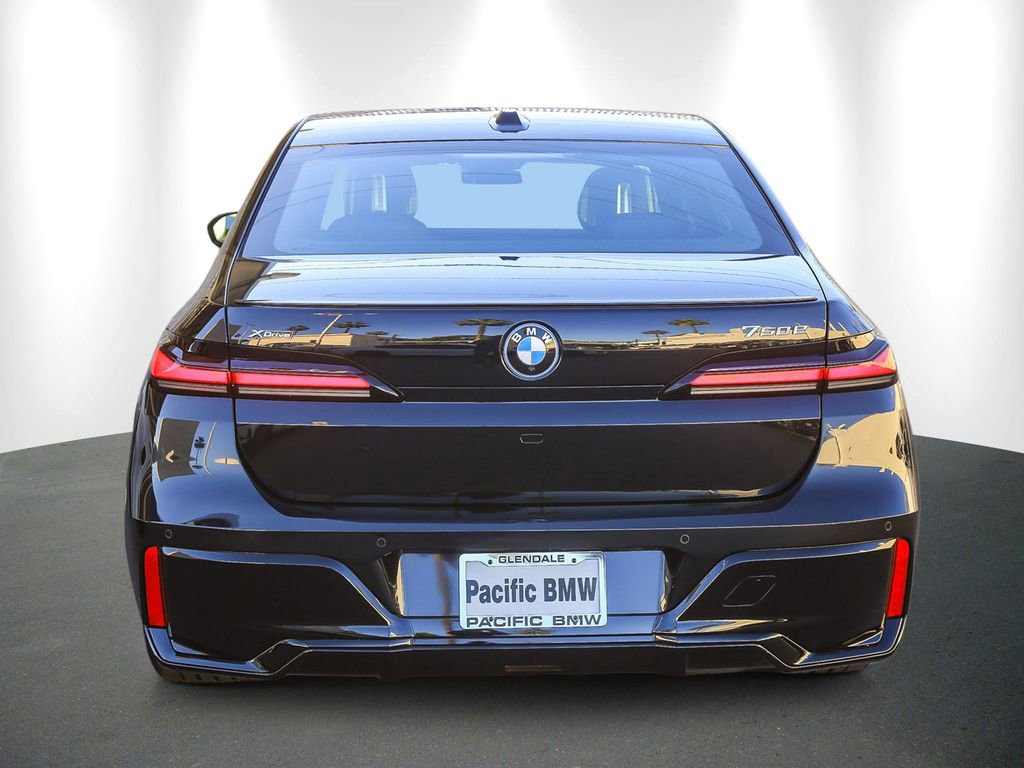 Used 2025 BMW 750e xDrive w/ Premium Package AWD/4WD image 5