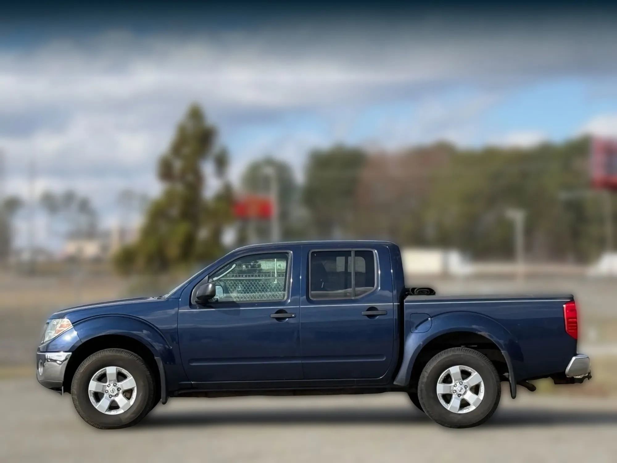 Used 2011 Nissan Frontier SV image 8