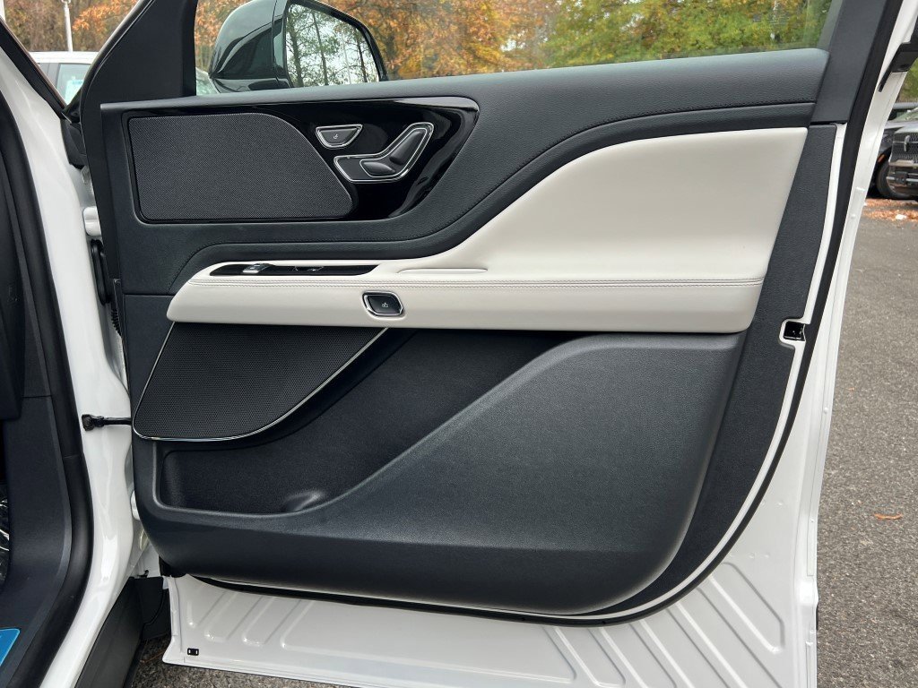 New 2026 Lincoln Aviator AWD image 7