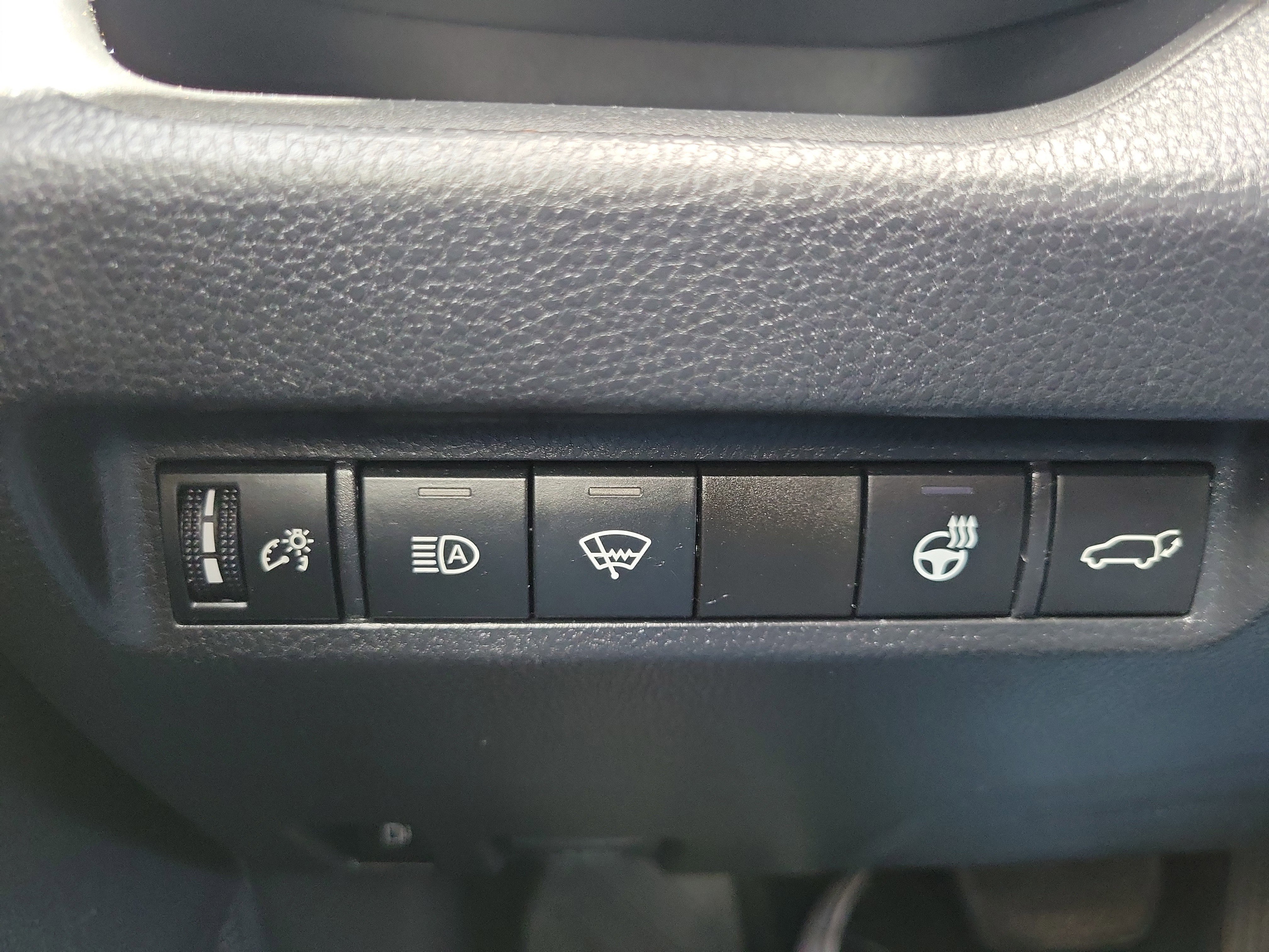 Used 2021 Toyota RAV4 XLE Premium image 30