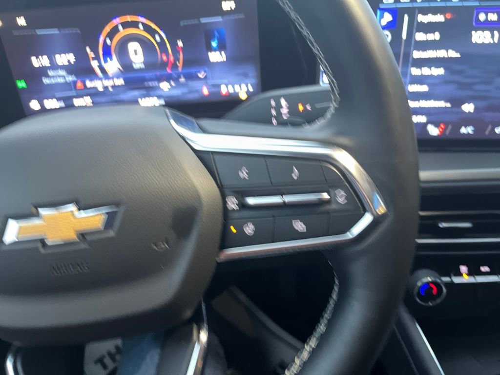 Used 2025 Chevrolet Traverse LT image 11