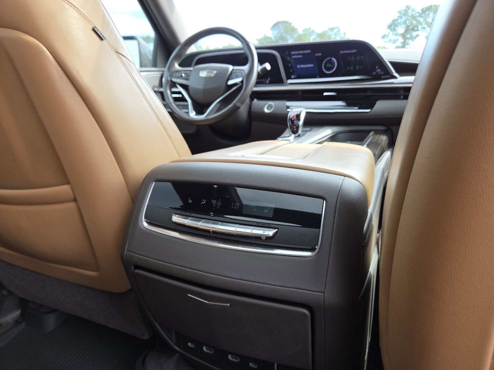 Used 2021 Cadillac Escalade Premium Luxury AWD/4WD image 26