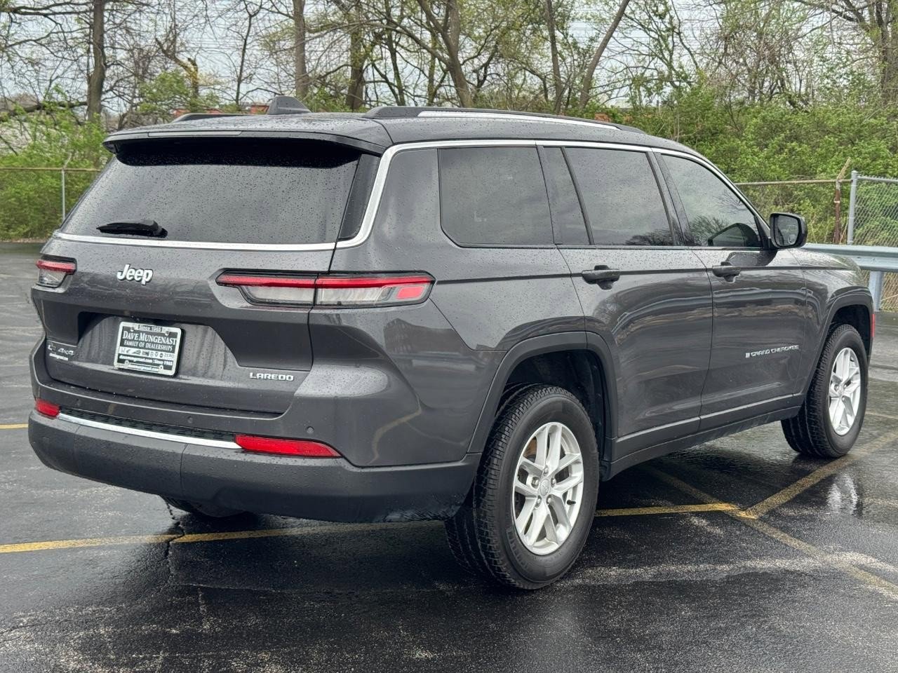 Used 2022 Jeep Grand Cherokee L Laredo w/ Luxury Tech Group I AWD/4WD image 5