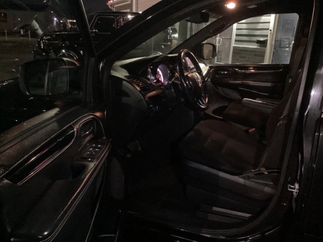 Used 2017 Dodge Grand Caravan SE image 4