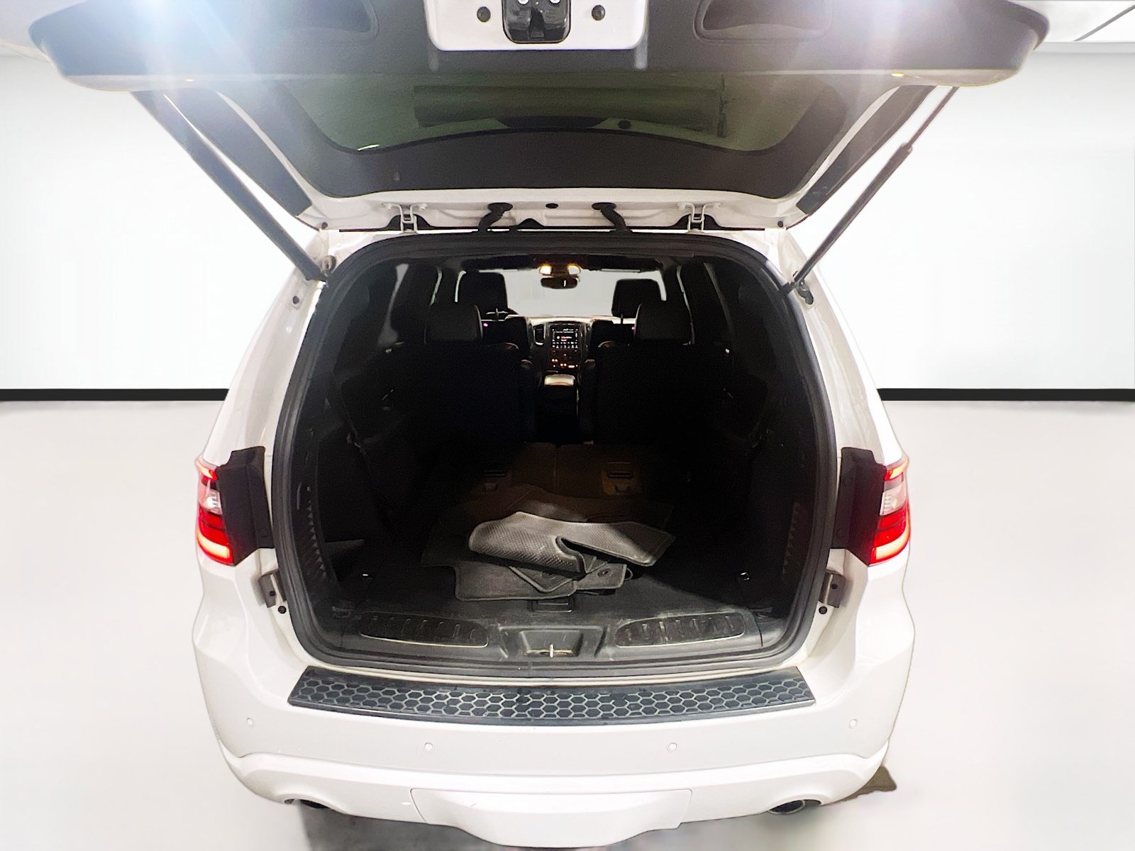 Used 2018 Dodge Durango R/T w/ Technology Group RWD image 21