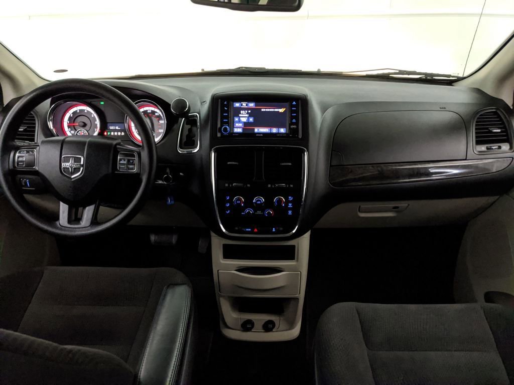 Used 2018 Dodge Grand Caravan SE w/ UConnect Hands-Free Group image 7