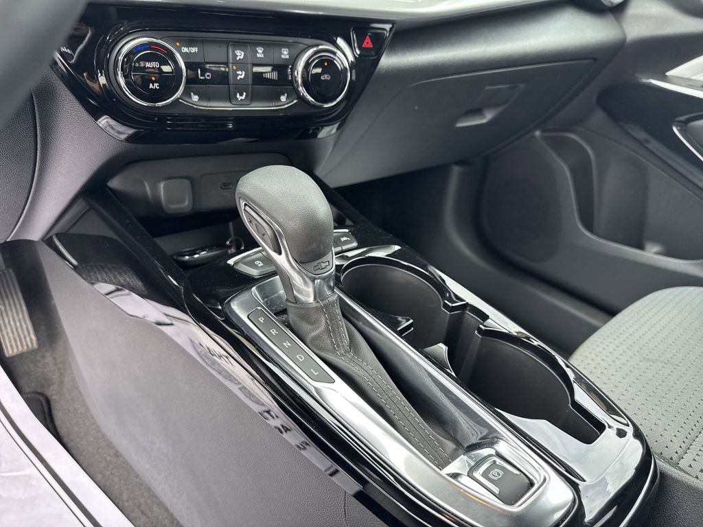 Used 2025 Chevrolet Trax LT w/ LT Convenience Package image 20