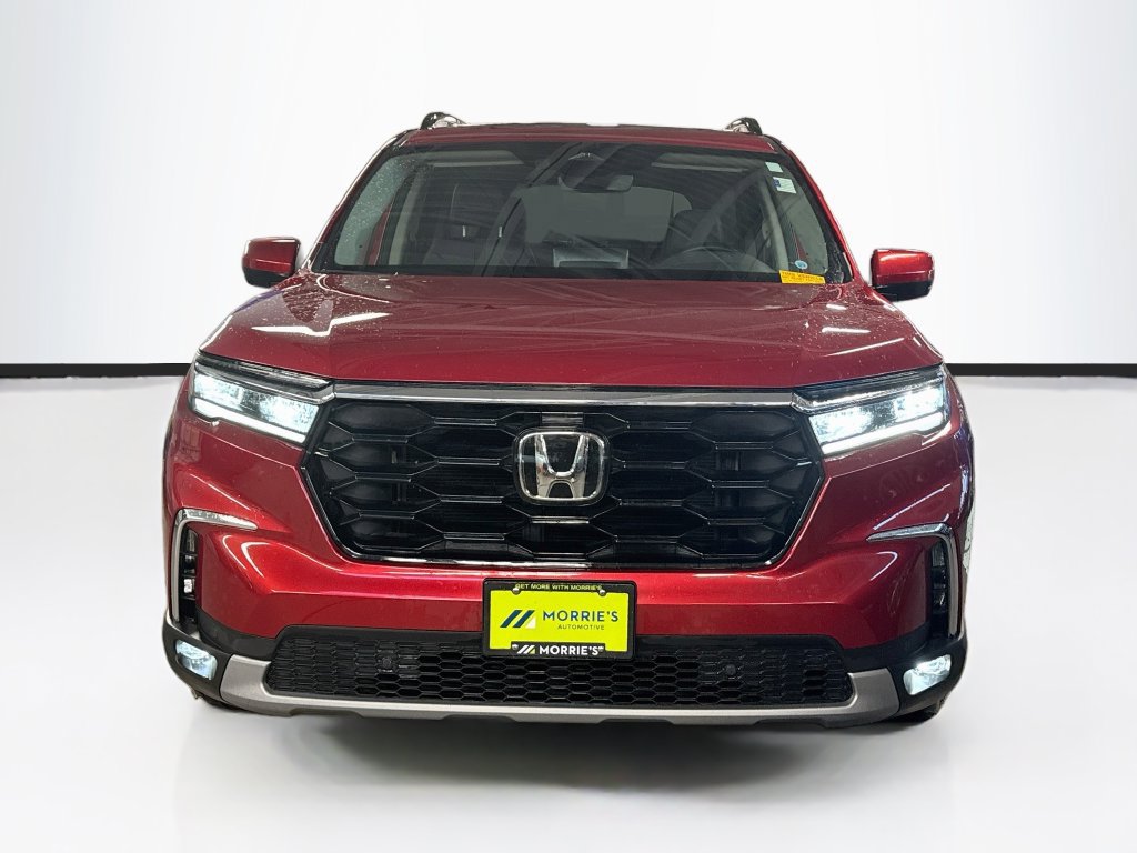 Used 2025 Honda Pilot Touring image 2
