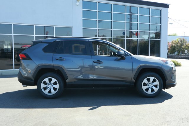 Used 2021 Toyota RAV4 LE FWD image 4