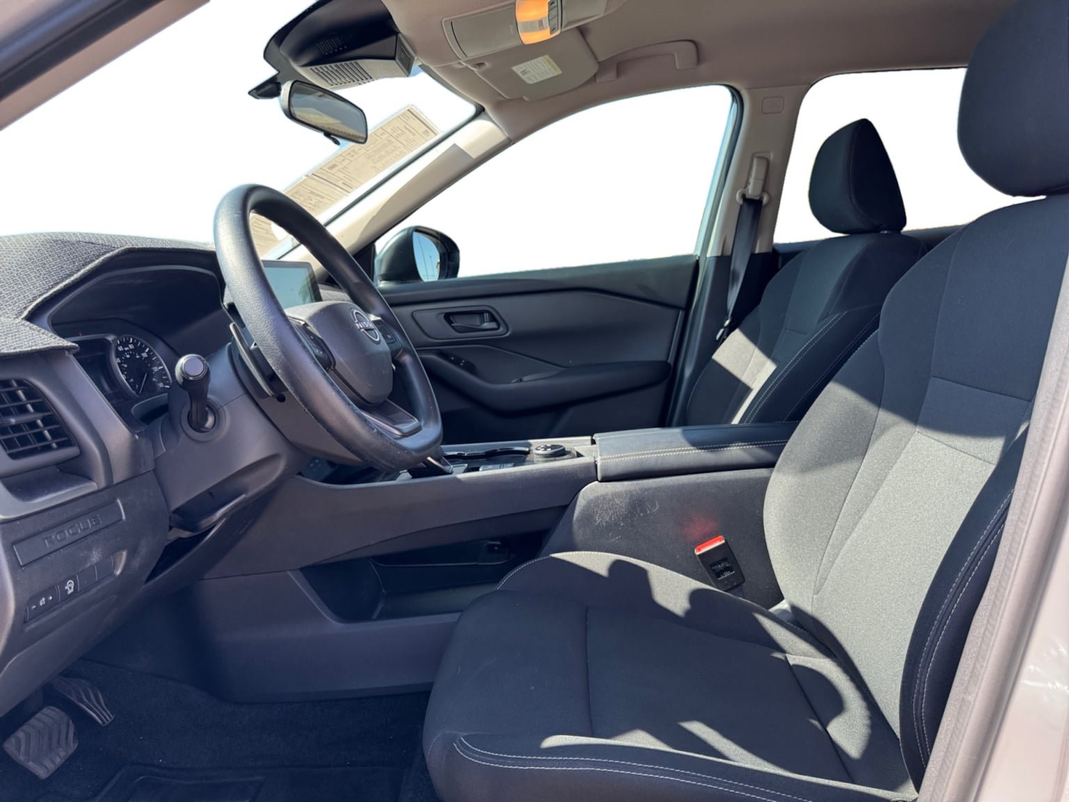 Used 2025 Nissan Rogue S AWD/4WD image 10