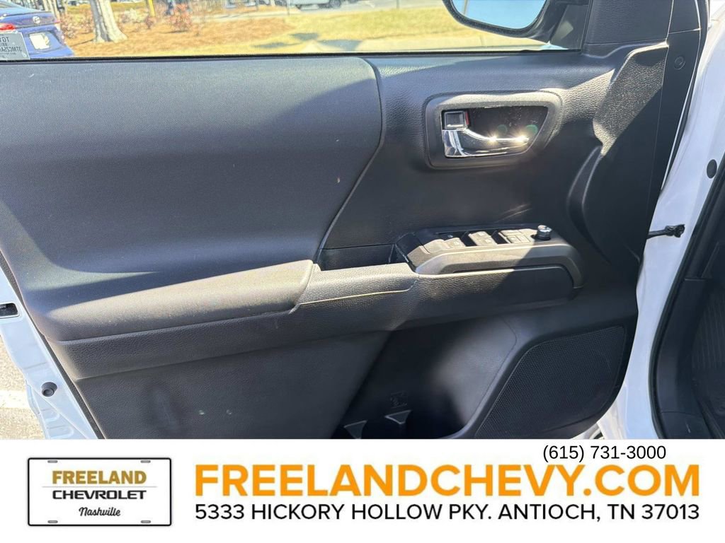 Used 2017 Toyota Tacoma TRD Sport w/ Tow Package (A/T) image 22