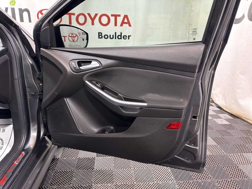 Used 2017 Ford Focus ST w/ Equipment Group 401A image 10