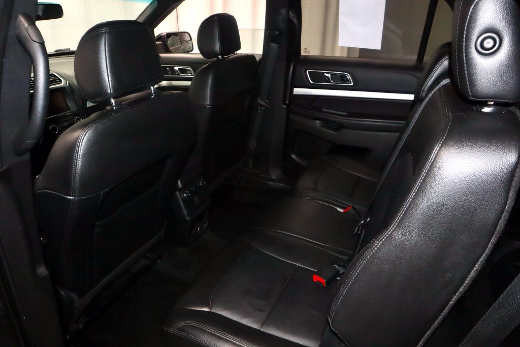 Used 2016 Ford Explorer XLT w/ Equipment Group 202A FWD image 22