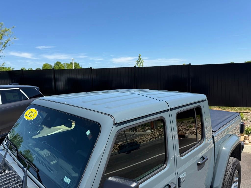 Used 2025 Jeep Gladiator Rubicon AWD/4WD image 16