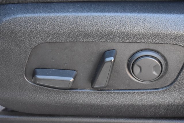 Used 2024 Kia Carnival EX FWD image 21