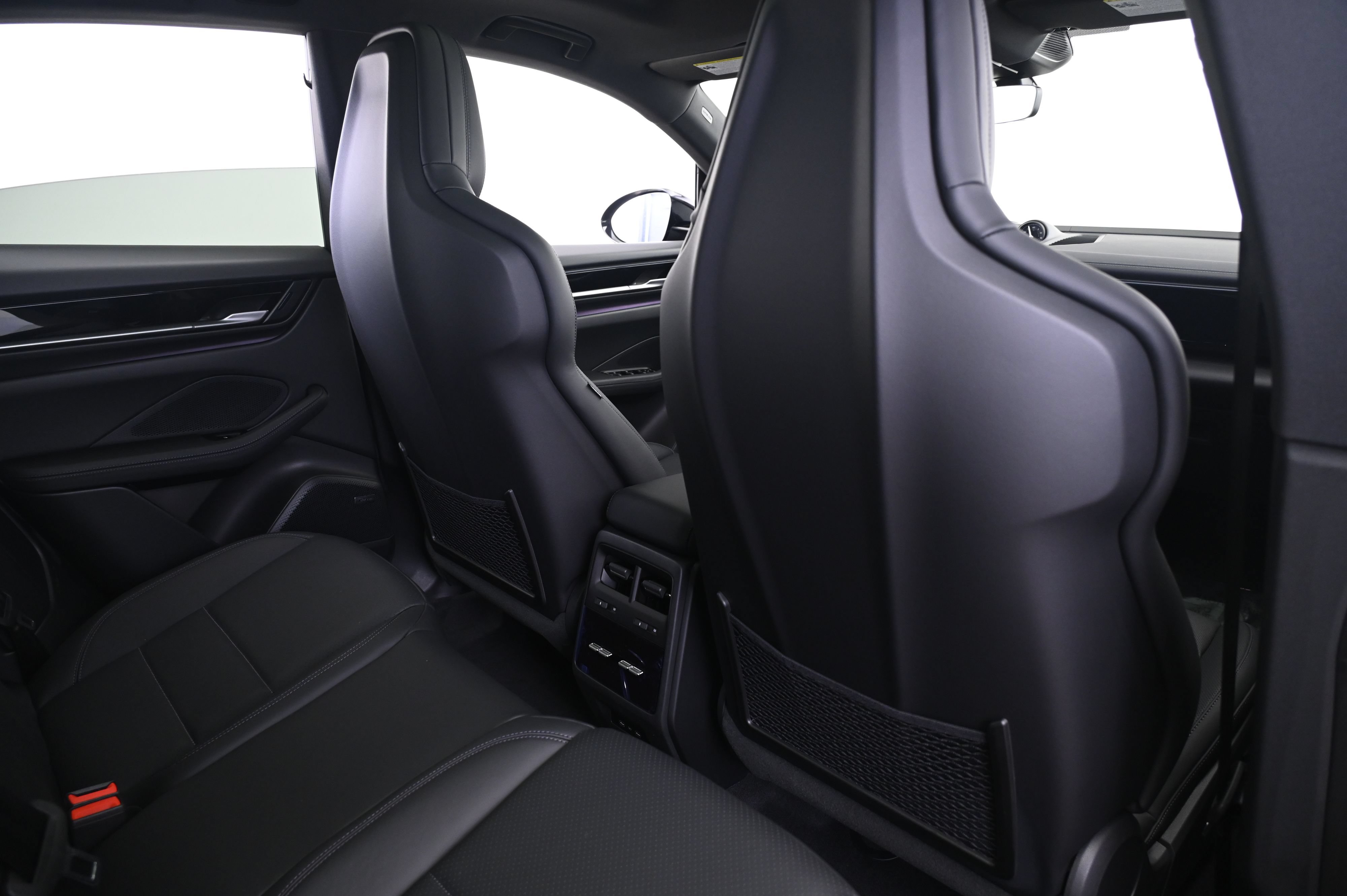 Certified 2025 Porsche Macan 4 Electric AWD/4WD image 18