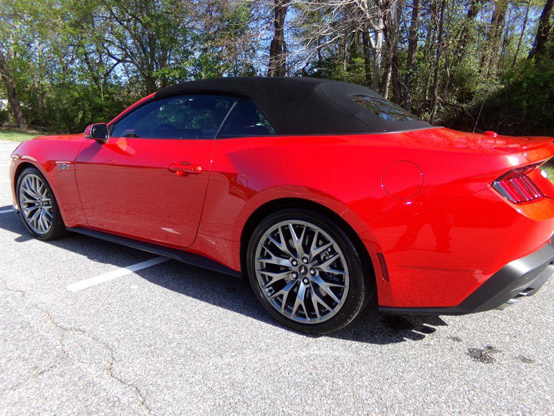 Used 2025 Ford Mustang GT Premium image 13