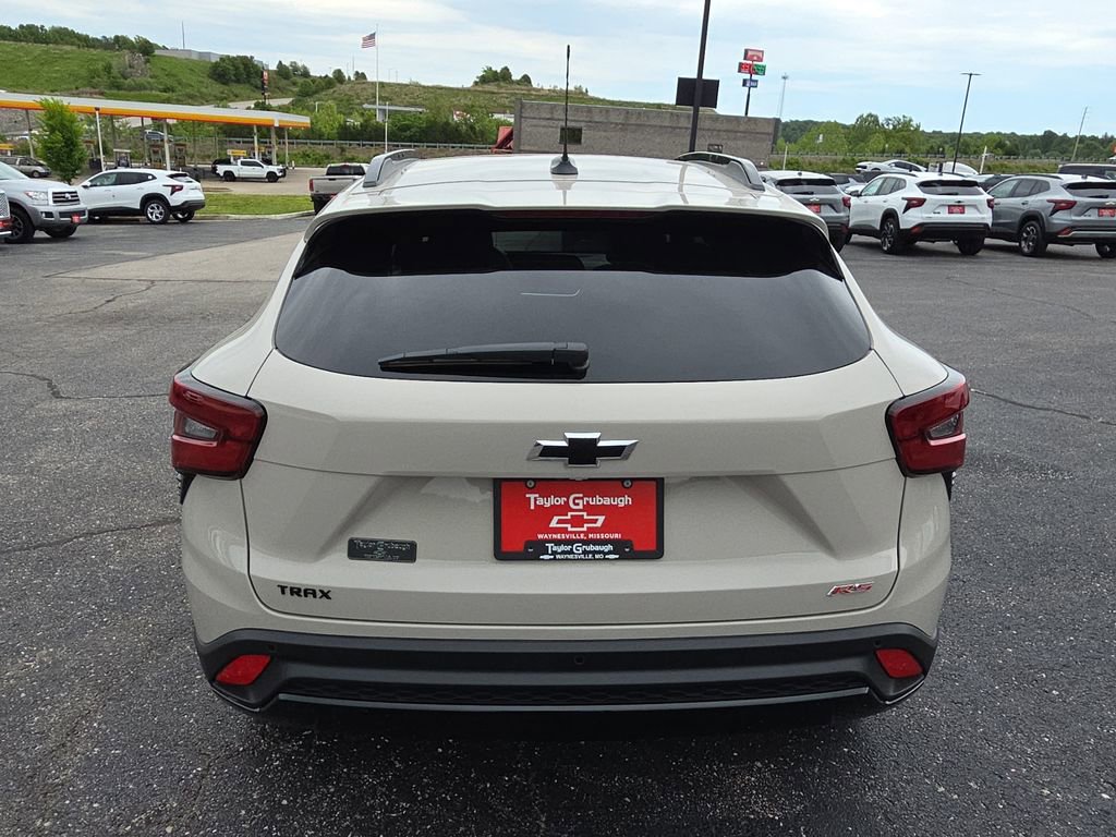 New 2026 Chevrolet Trax RS w/ Sunroof Package FWD image 7