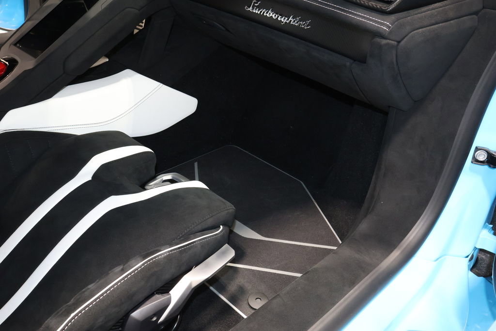 Used 2021 Lamborghini Huracan STO image 29