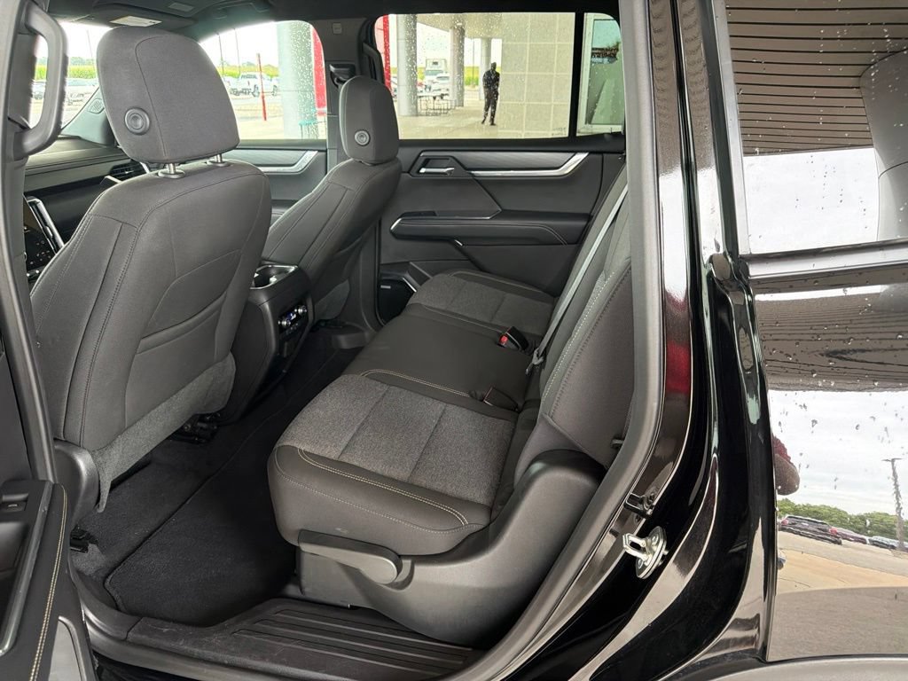 Used 2025 GMC Acadia Elevation AWD/4WD image 16