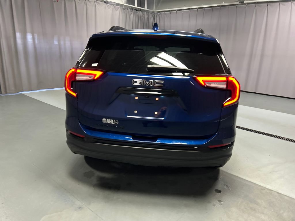 Used 2022 GMC Terrain SLT w/ Elevation Edition image 6