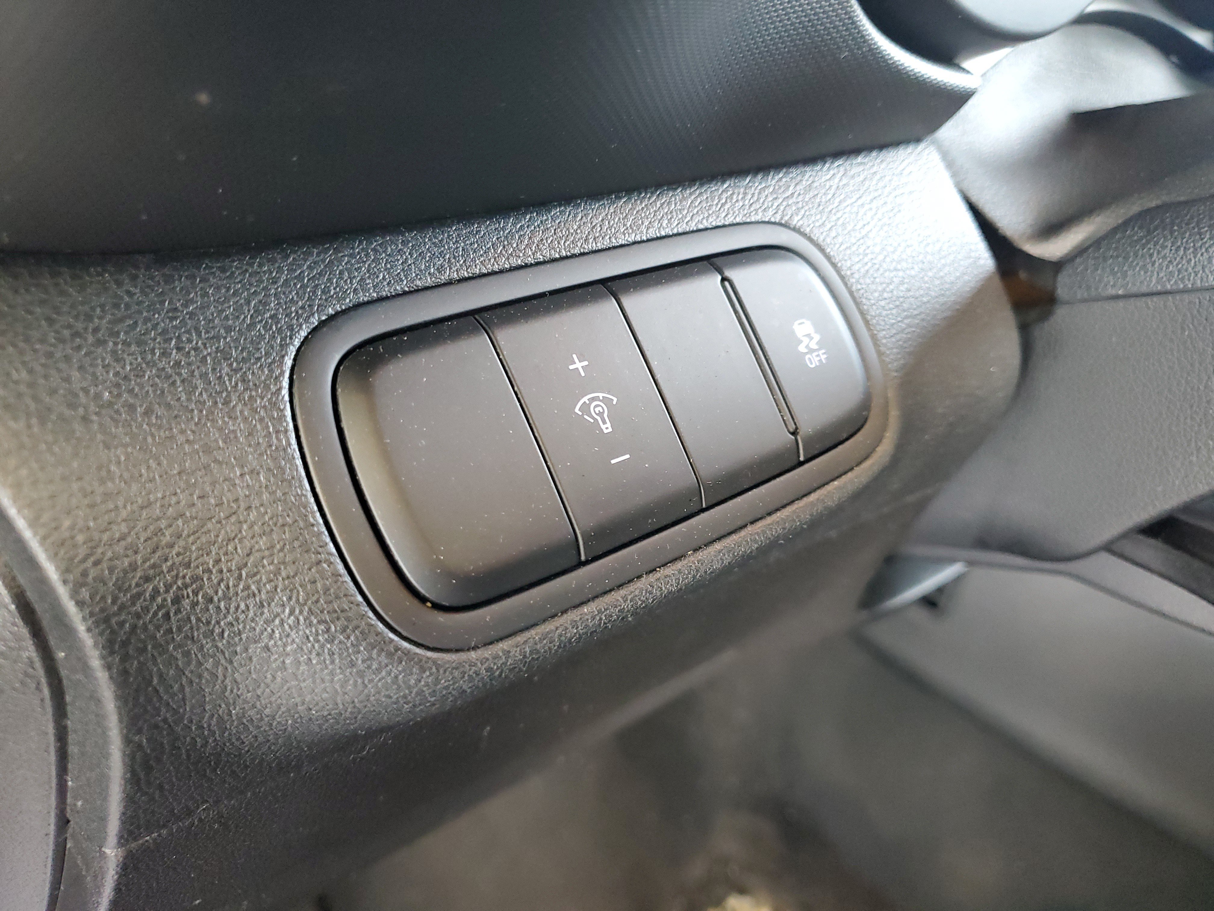 Used 2024 Hyundai Venue SEL FWD image 18
