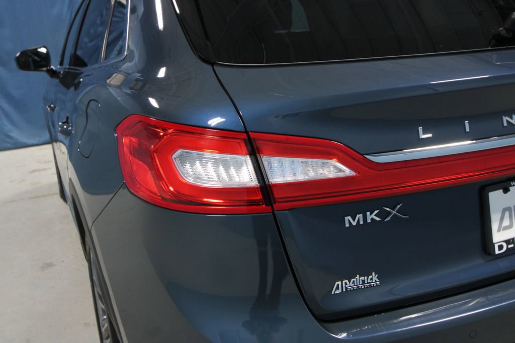 Used 2016 Lincoln MKX Reserve w/ Driver Assistance Package image 38
