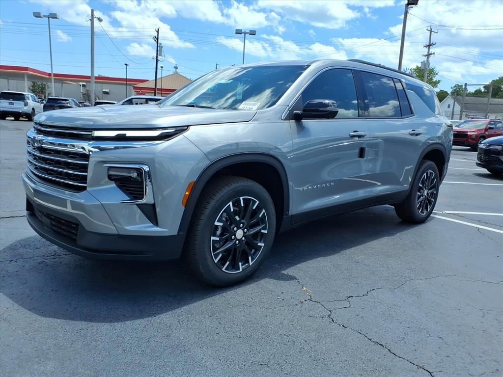 New 2026 Chevrolet Traverse LT w/ Sun and Wheel Package AWD/4WD image 8