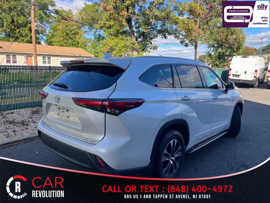 Used 2022 Toyota Highlander XLE AWD/4WD image 8