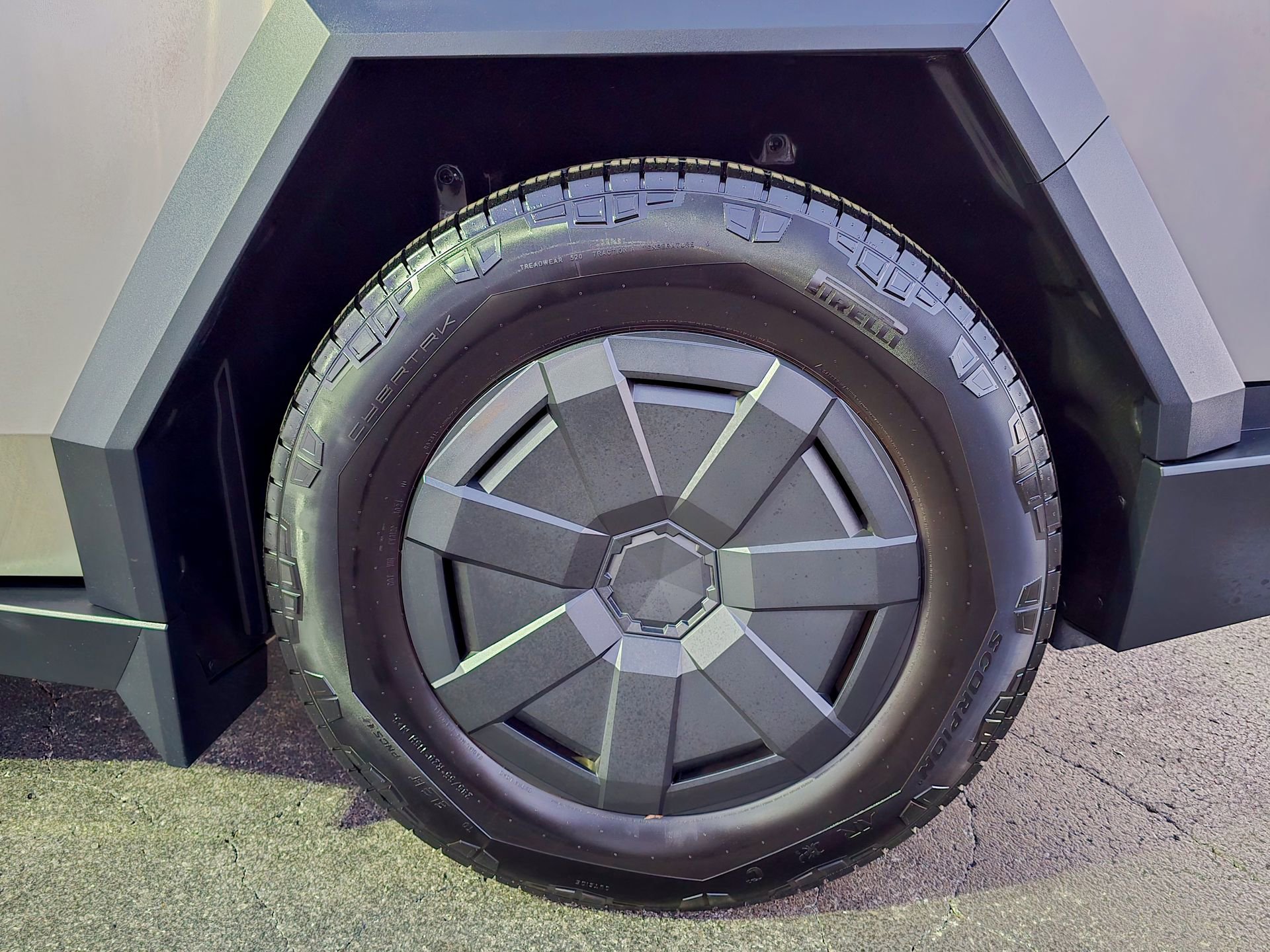 Used 2025 Tesla Cybertruck AWD Crew Cab image 9