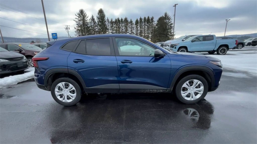 Certified 2024 Chevrolet Trax LS w/ Driver Confidence Package image 9