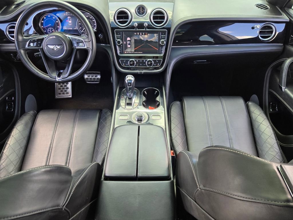 Used 2018 Bentley Bentayga image 13