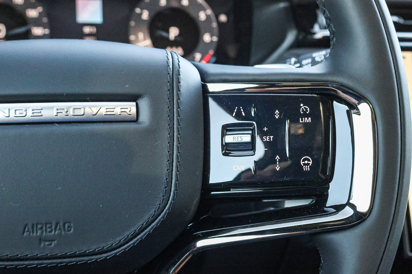 New 2026 Land Rover Range Rover Velar Dynamic SE image 37