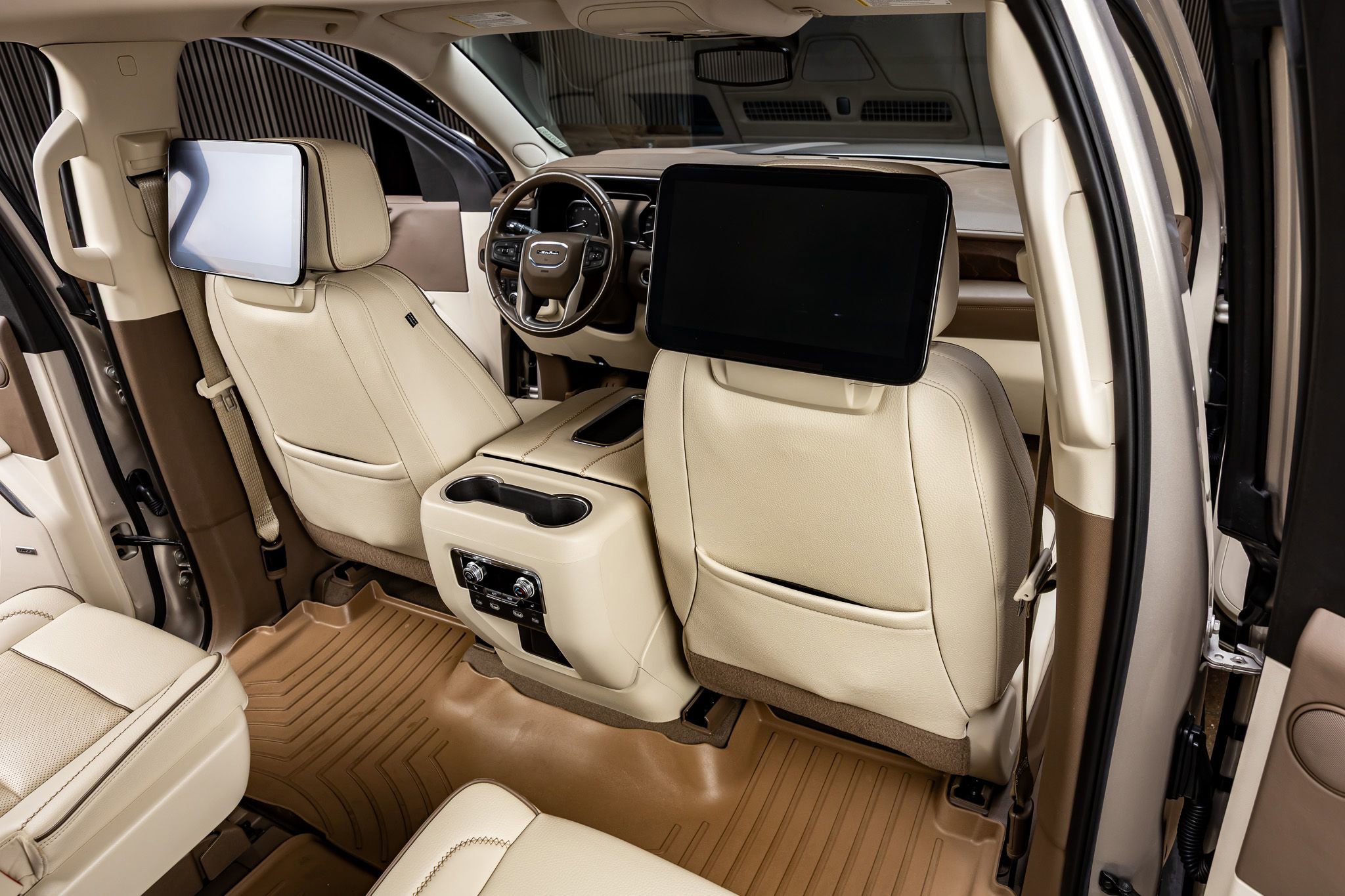 Used 2021 GMC Yukon XL Denali w/ LPO, Illumination Package image 28