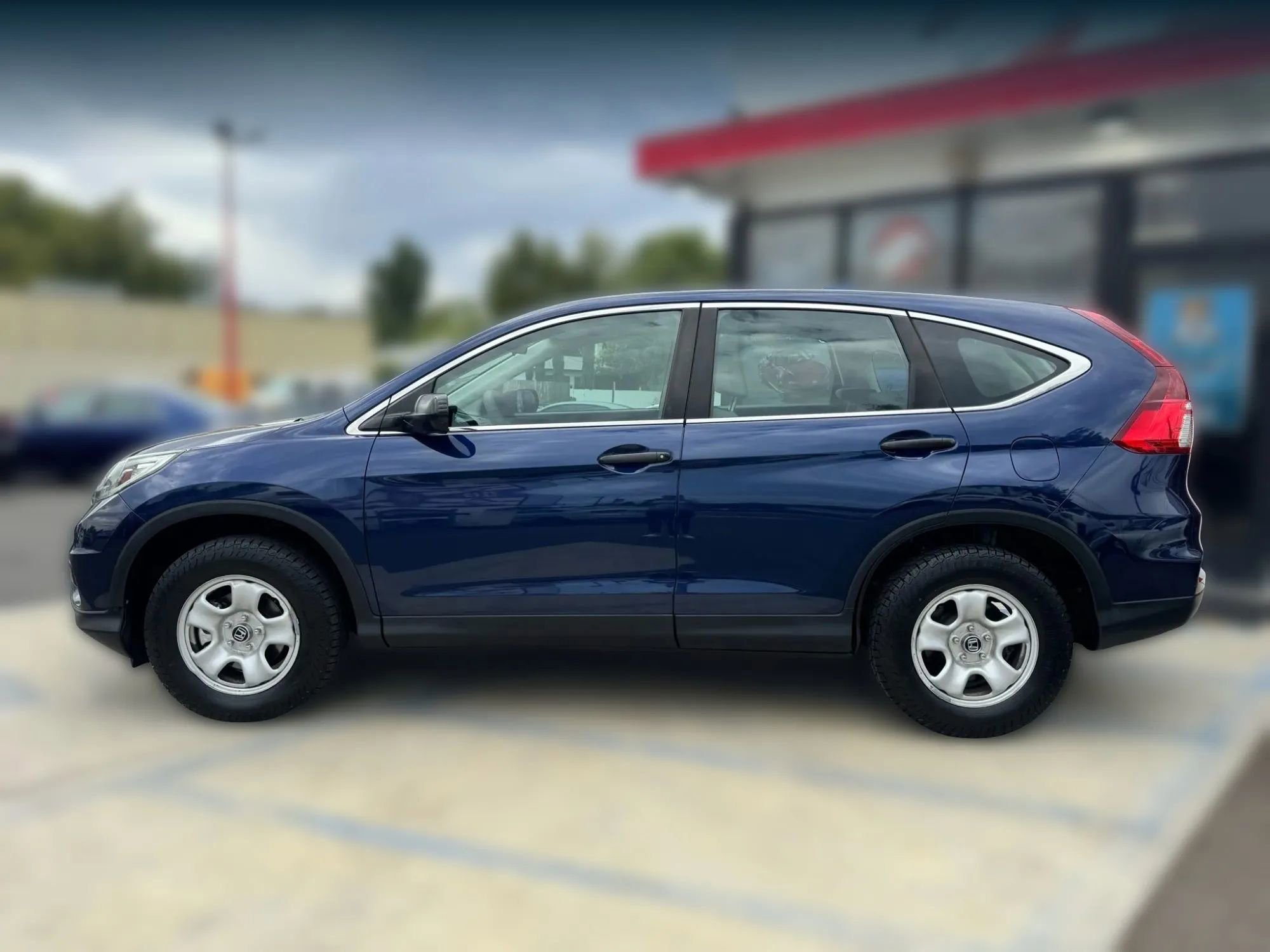 Used 2015 Honda CR-V LX image 2