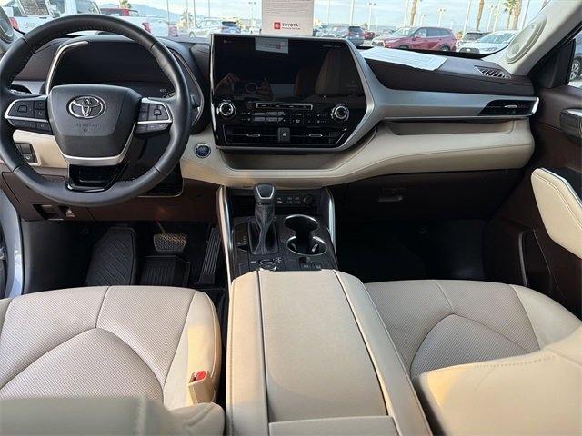 Certified 2022 Toyota Highlander Platinum image 14