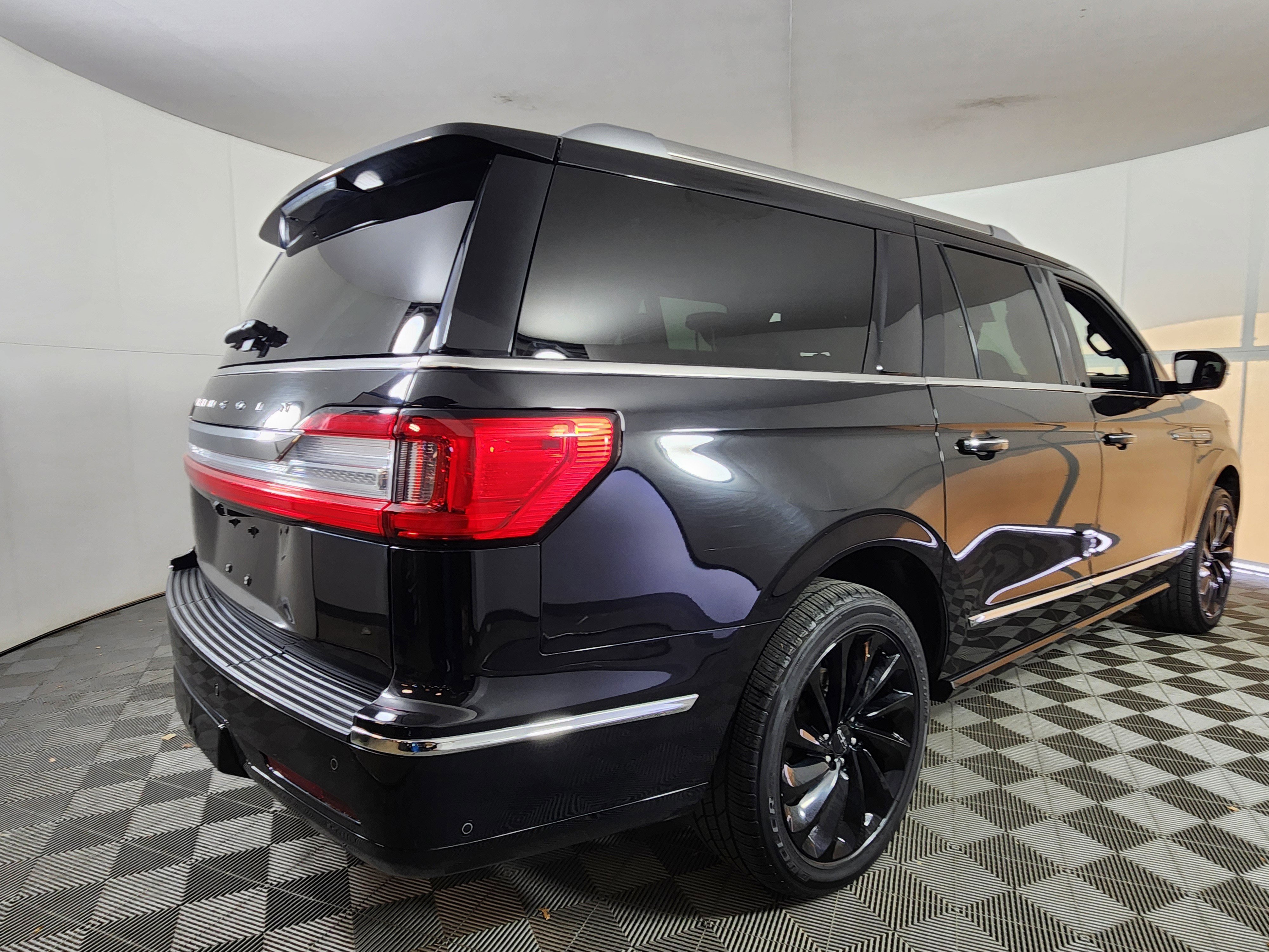 Used 2021 Lincoln Navigator L Reserve image 7