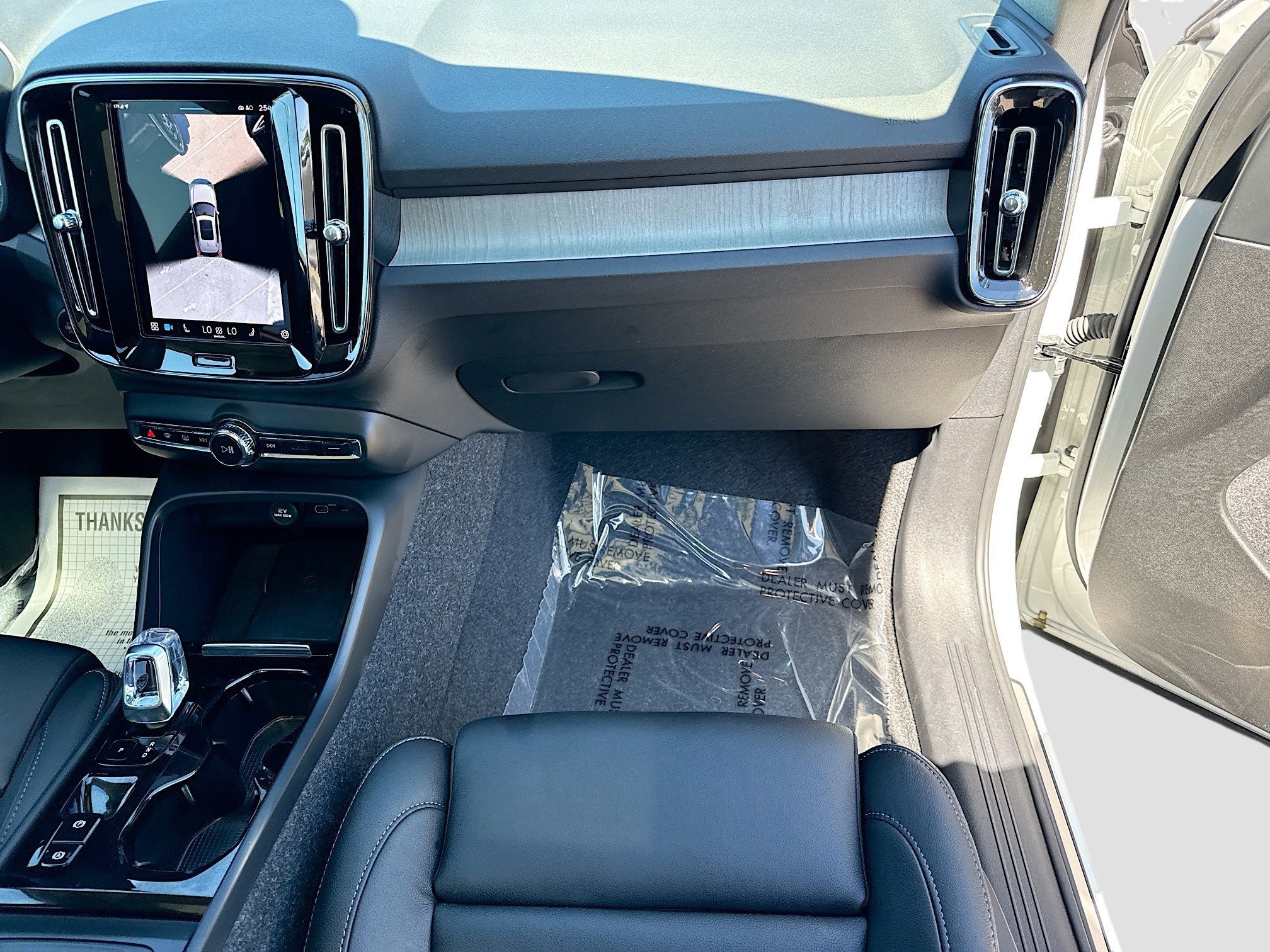 Used 2025 Volvo XC40 B5 Ultra image 18